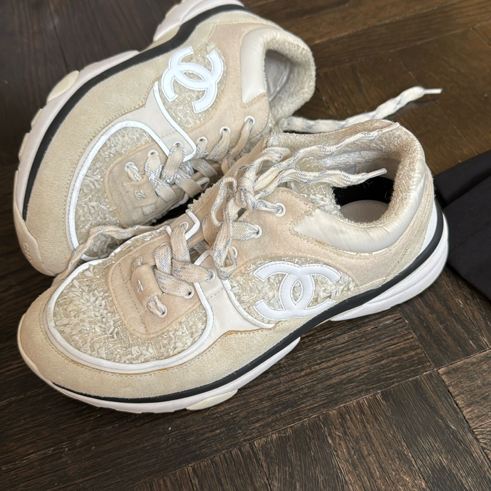 Authentic USED CHANEL IVORY WHITE SHIMMER TWEED SNEAKERS CC logo size 37.5